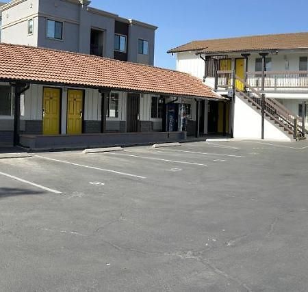 Escondido Inn Εξωτερικό φωτογραφία