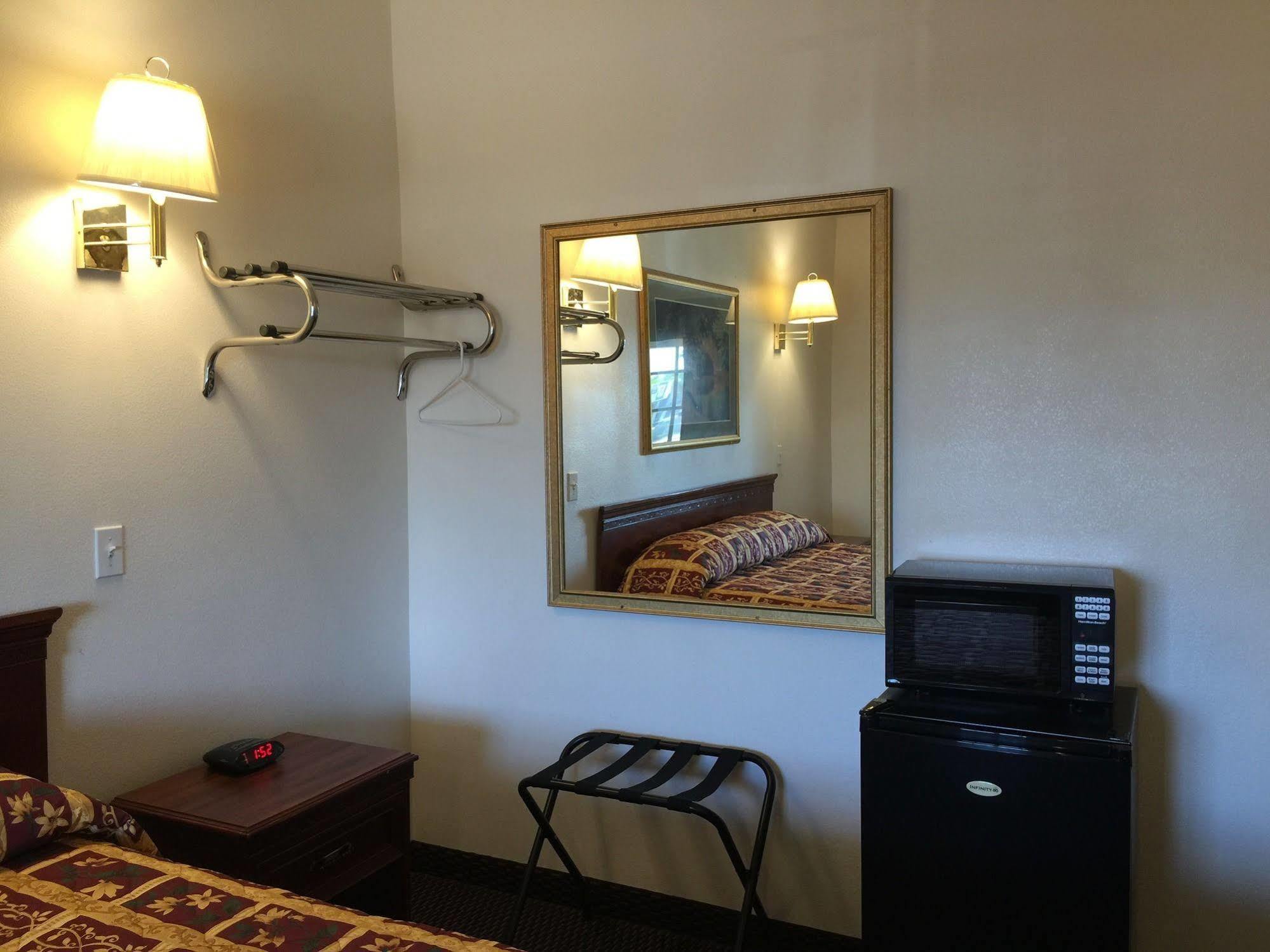 Escondido Inn Εξωτερικό φωτογραφία